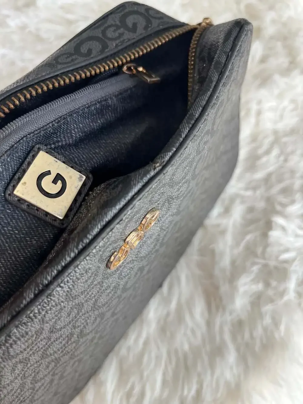 GBG Los Angeles Logo Print Black Crossbody Bag with Chain Strap
